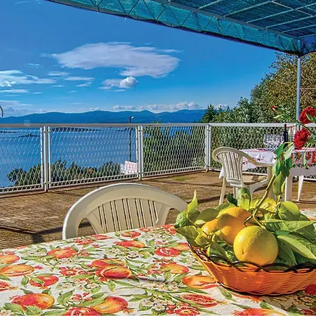 Сasa de vacaciones Lovely In Postup With Kitchen
